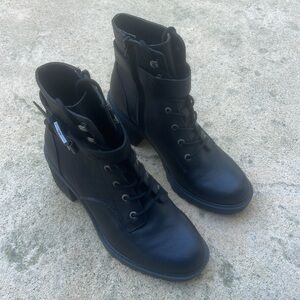 Zodiac Gemma Black Lug Sole Lace up Ankle Bootie Women's Size 8.5